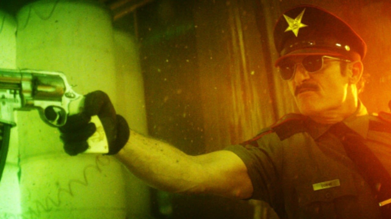 Officer Downe (2016) abspielen