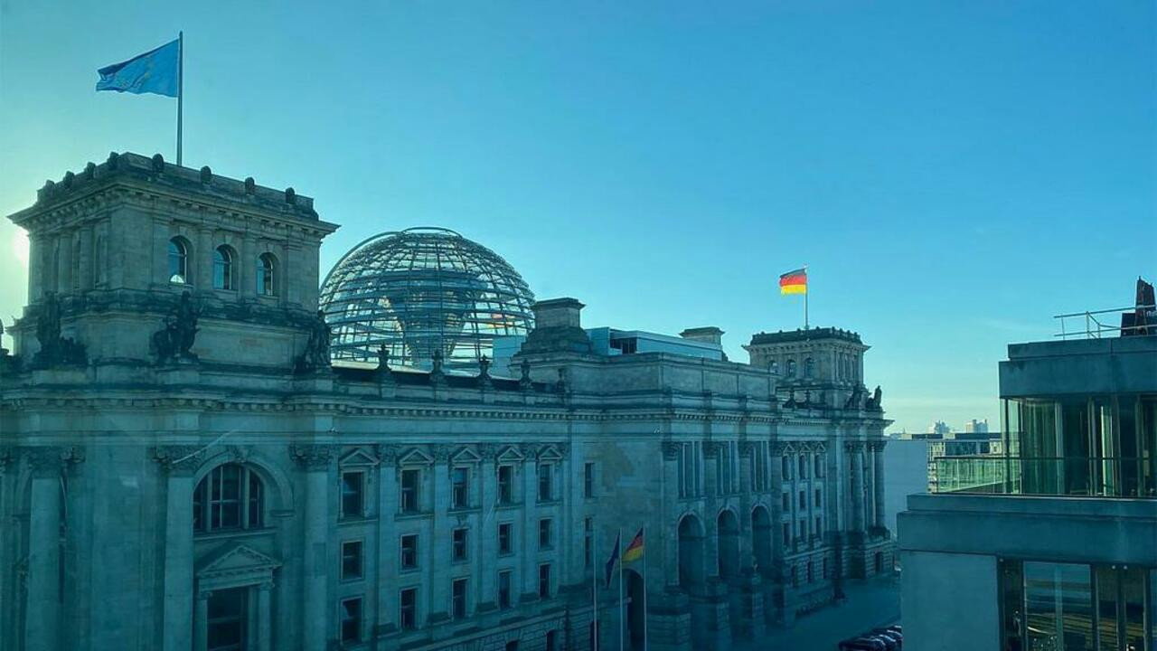 Volksvertreter (2022) abspielen
