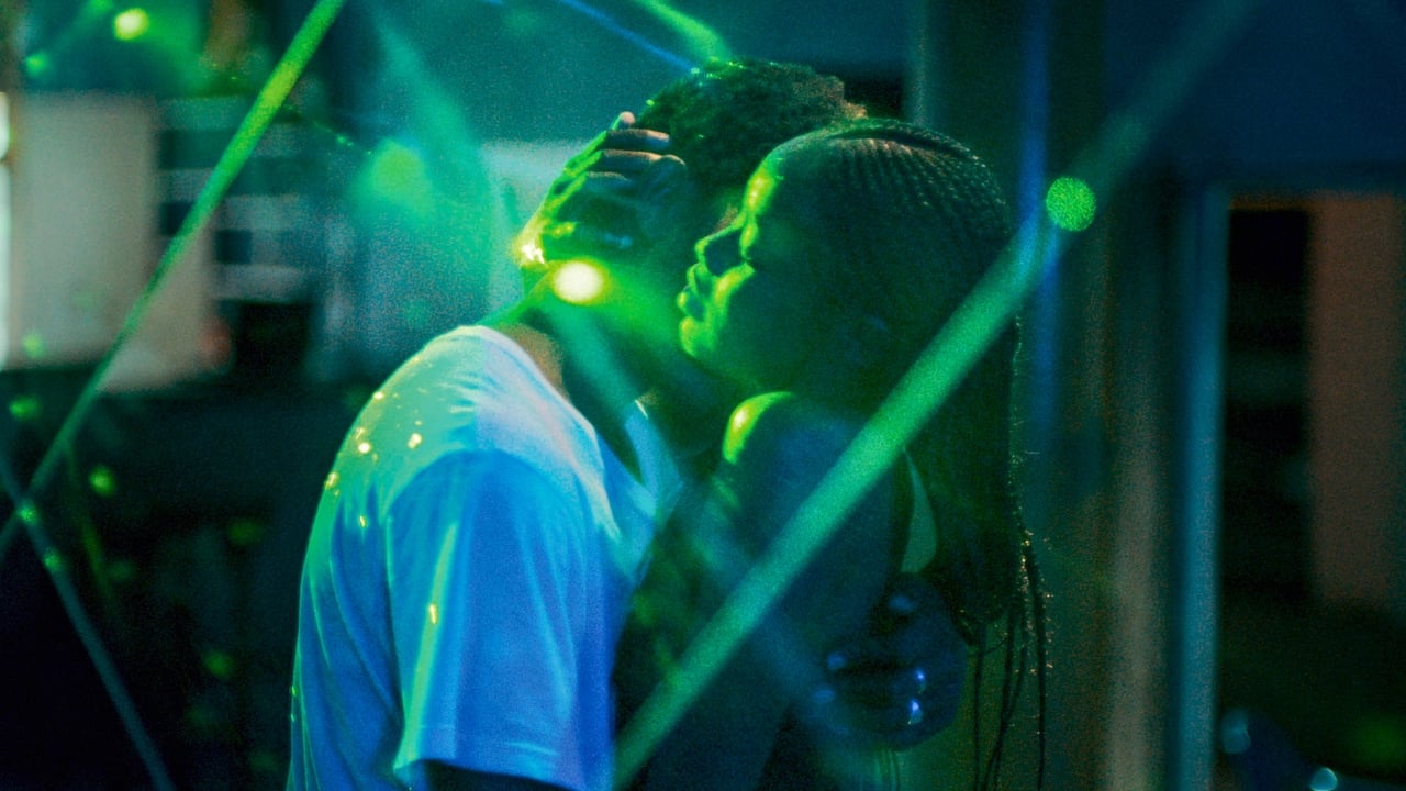 Atlantique (2019) abspielen