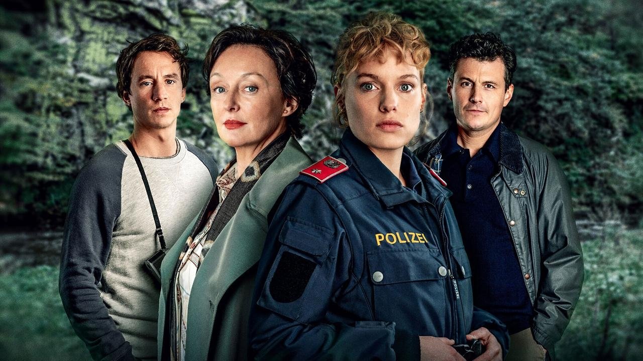 Vier (2022) abspielen
