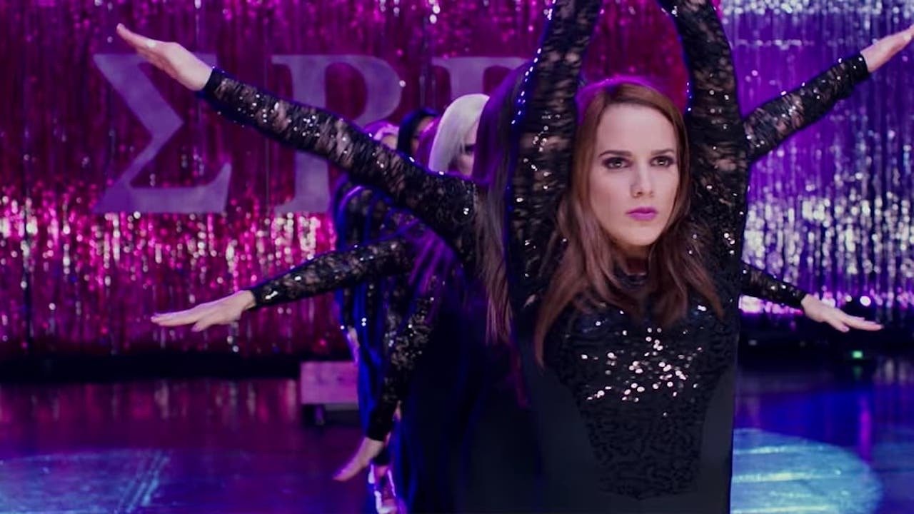 Step Sisters (2018) abspielen