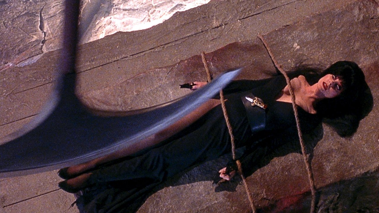 Elvira's Haunted Hills (2002) abspielen