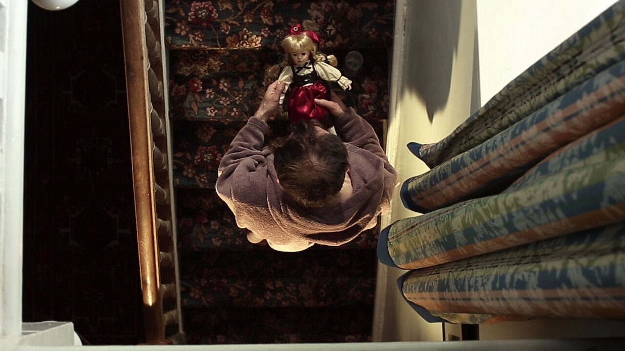 The Last House on Cemetery Lane (2015) abspielen