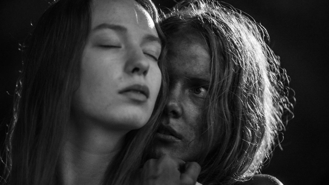 November (2017) abspielen