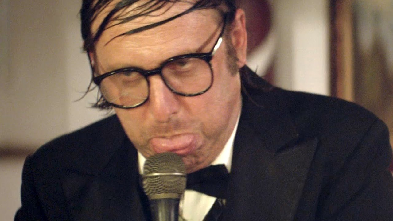 Entertainment (2015) abspielen