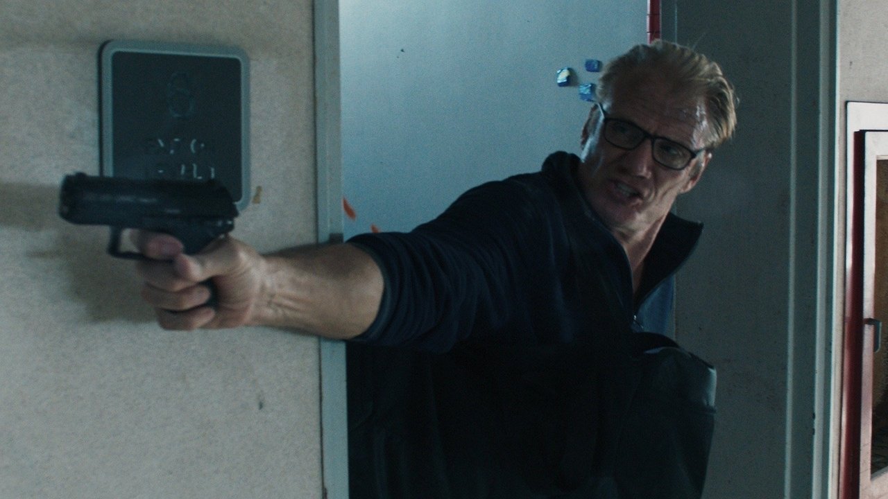 Castle Falls (2021) abspielen