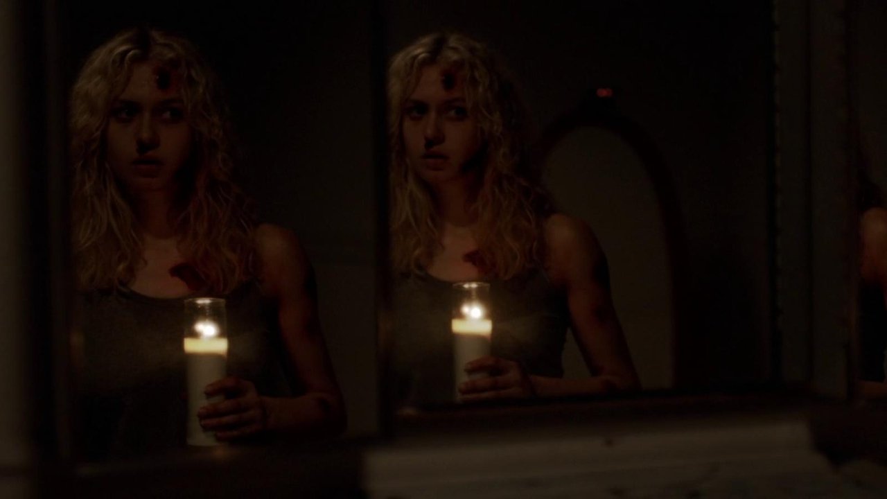 Apartment 212 (2017) abspielen