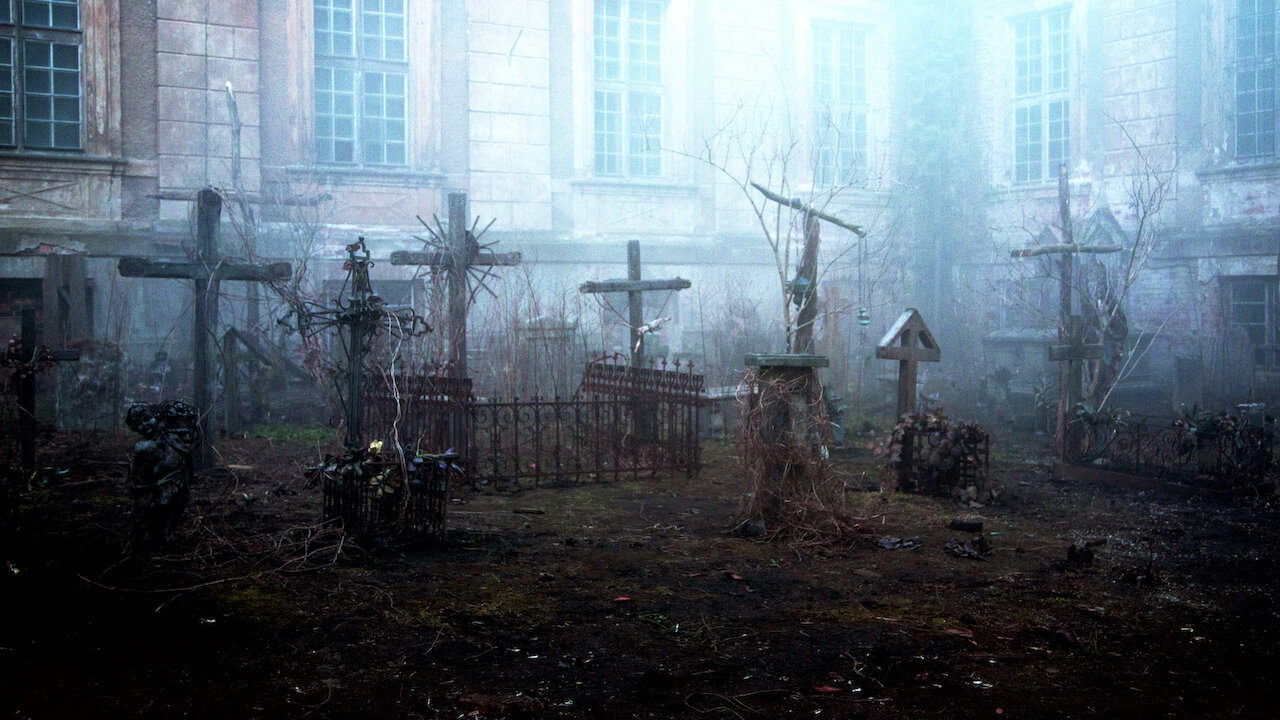 Hellhole (2022) abspielen