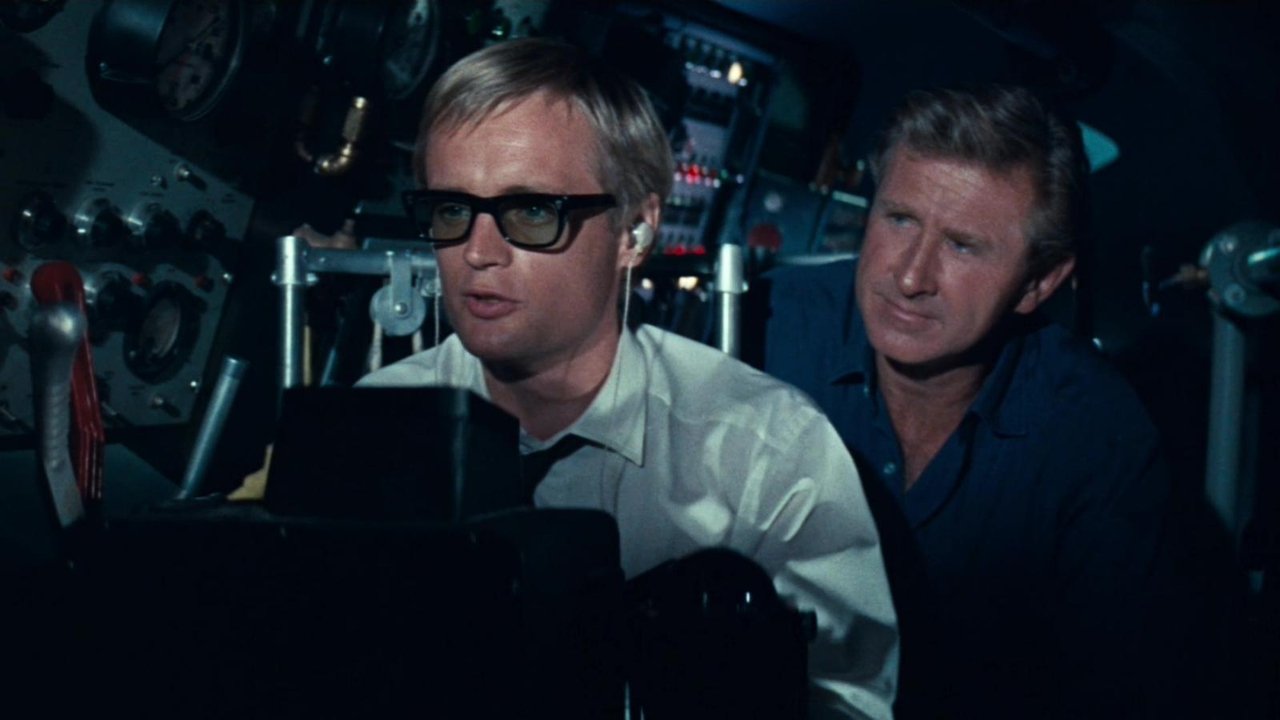 Unter Wasser rund um die Welt (1966) abspielen