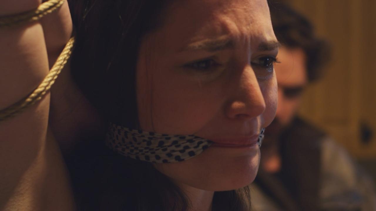 Gefesselt – Liebe. Ehre. Gehorsam. (2014) abspielen