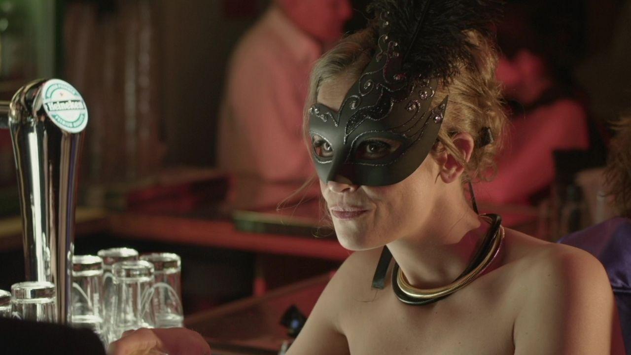 Caged (2011) abspielen