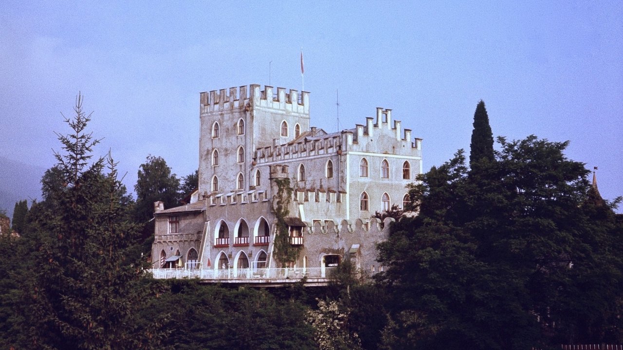 Die Schlacht um Schloss Itter (2025) abspielen